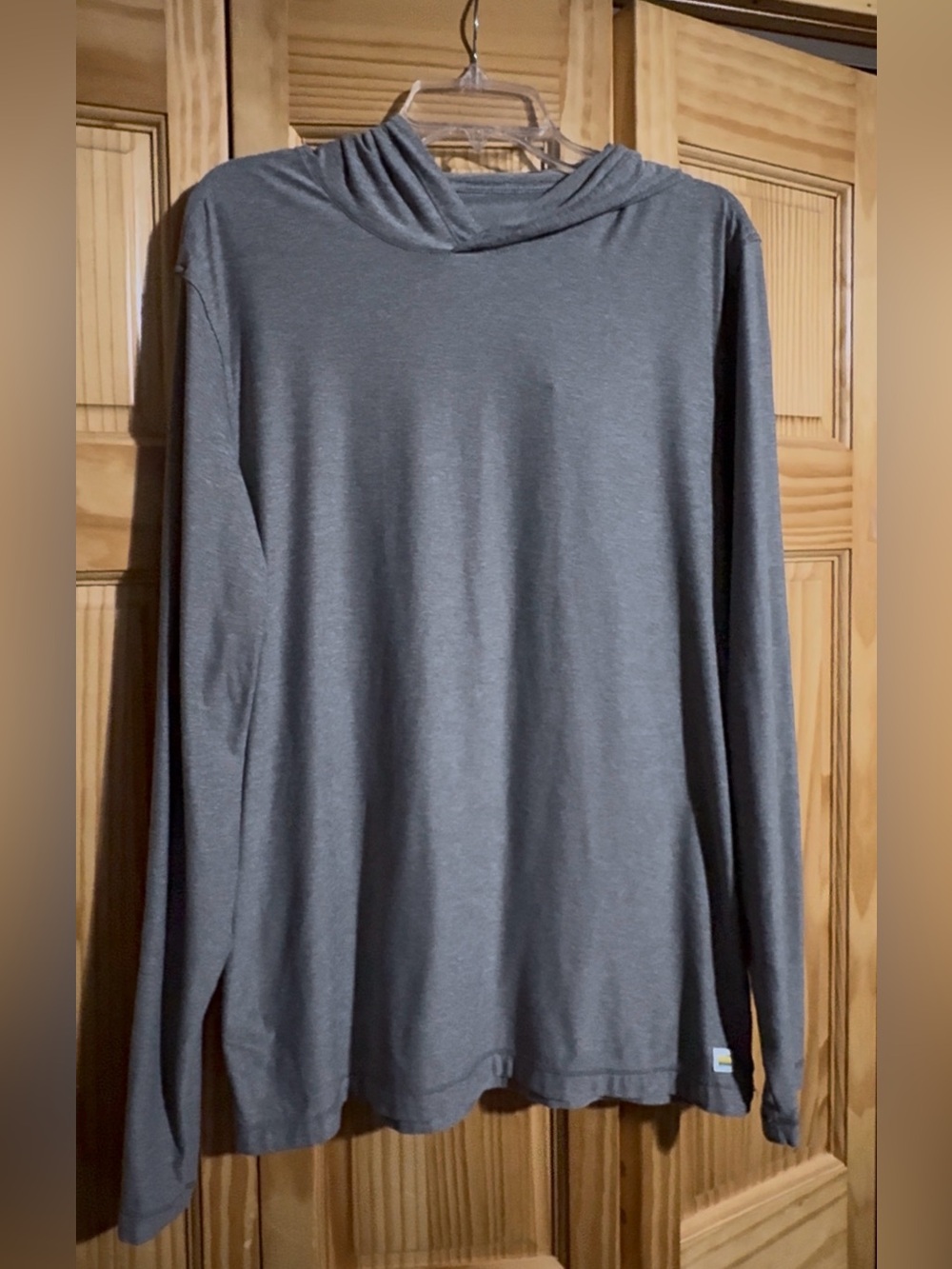 Vuori Men's Long-Sleeve Lightweight Hooded Shirt - Gray